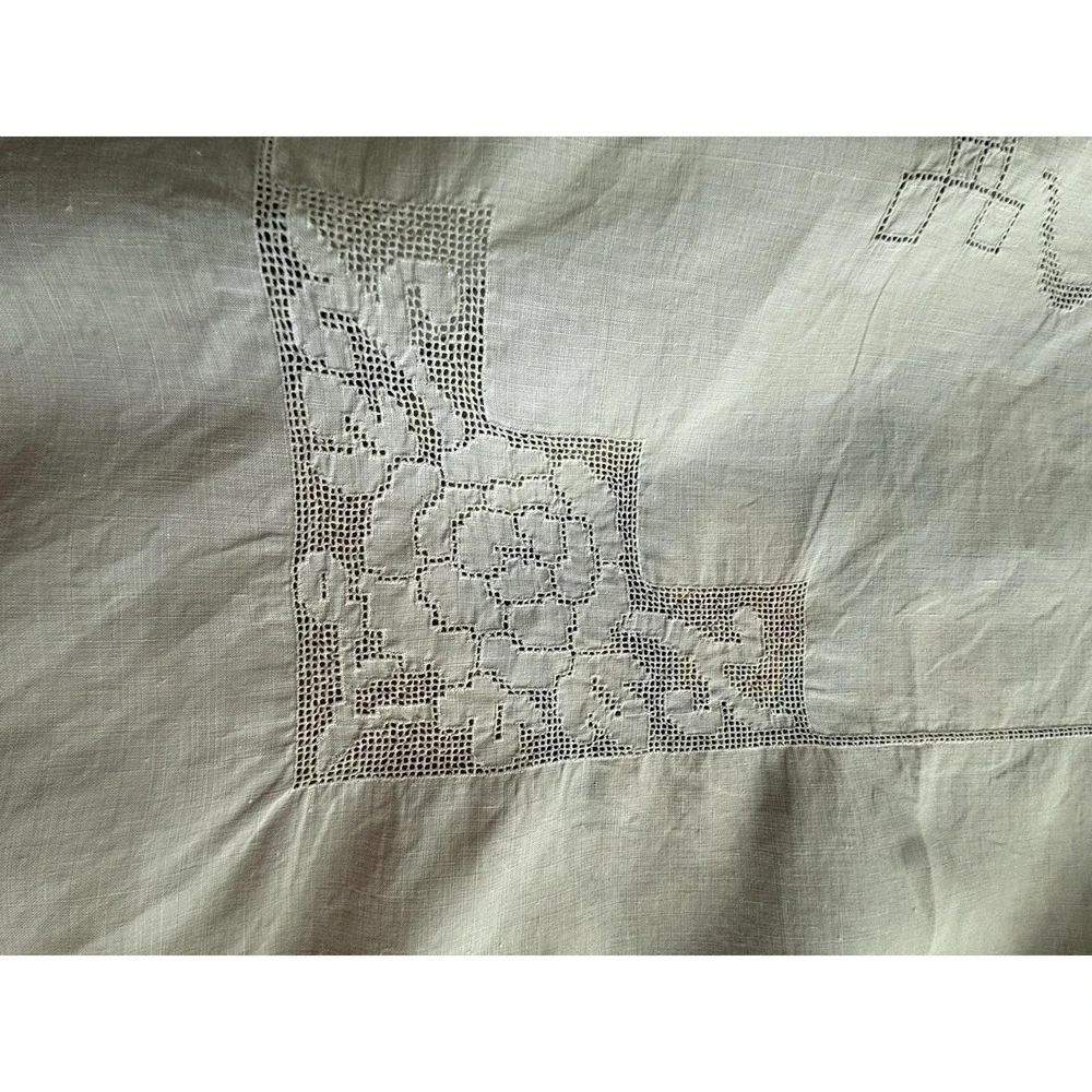 Vtg White Tablecloth Square Cotton Lace Edge  Traditional English Cottage Shabby
